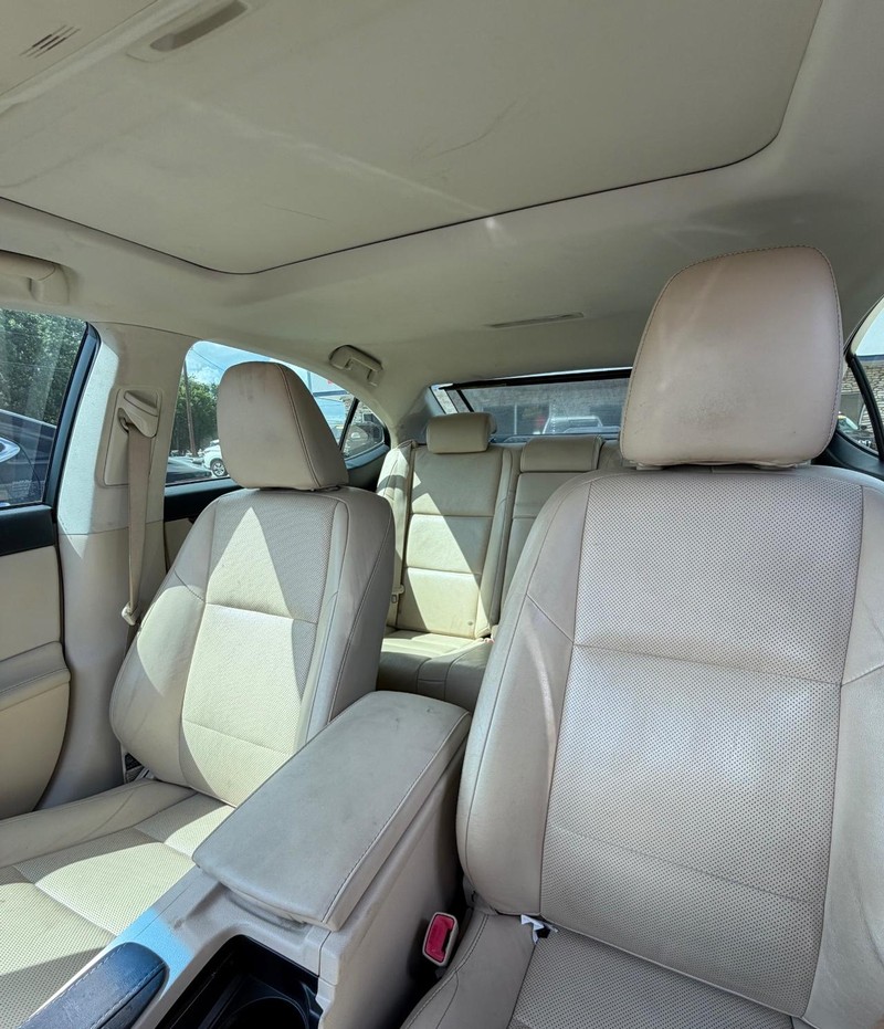 Lexus ES 300h Vehicle Image 09