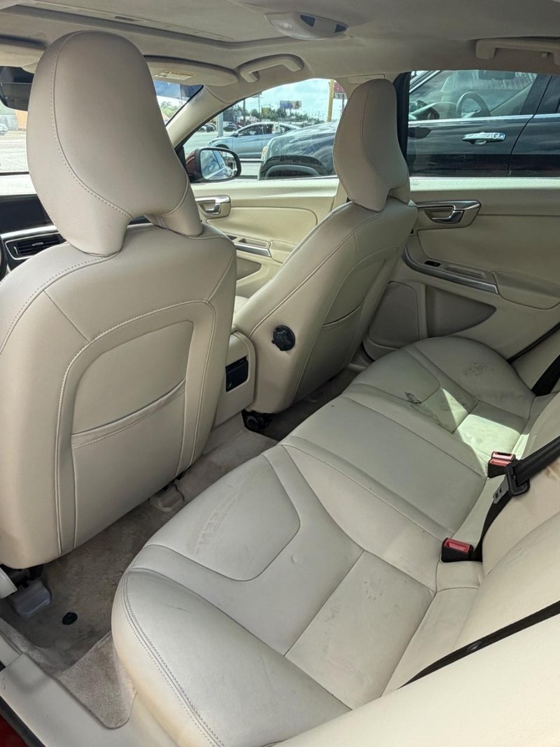 Volvo S60 Vehicle Image 09