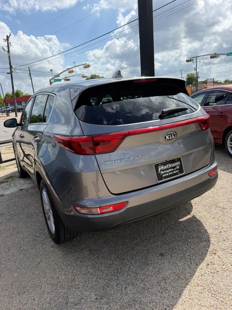 Kia Sportage Vehicle Image 04