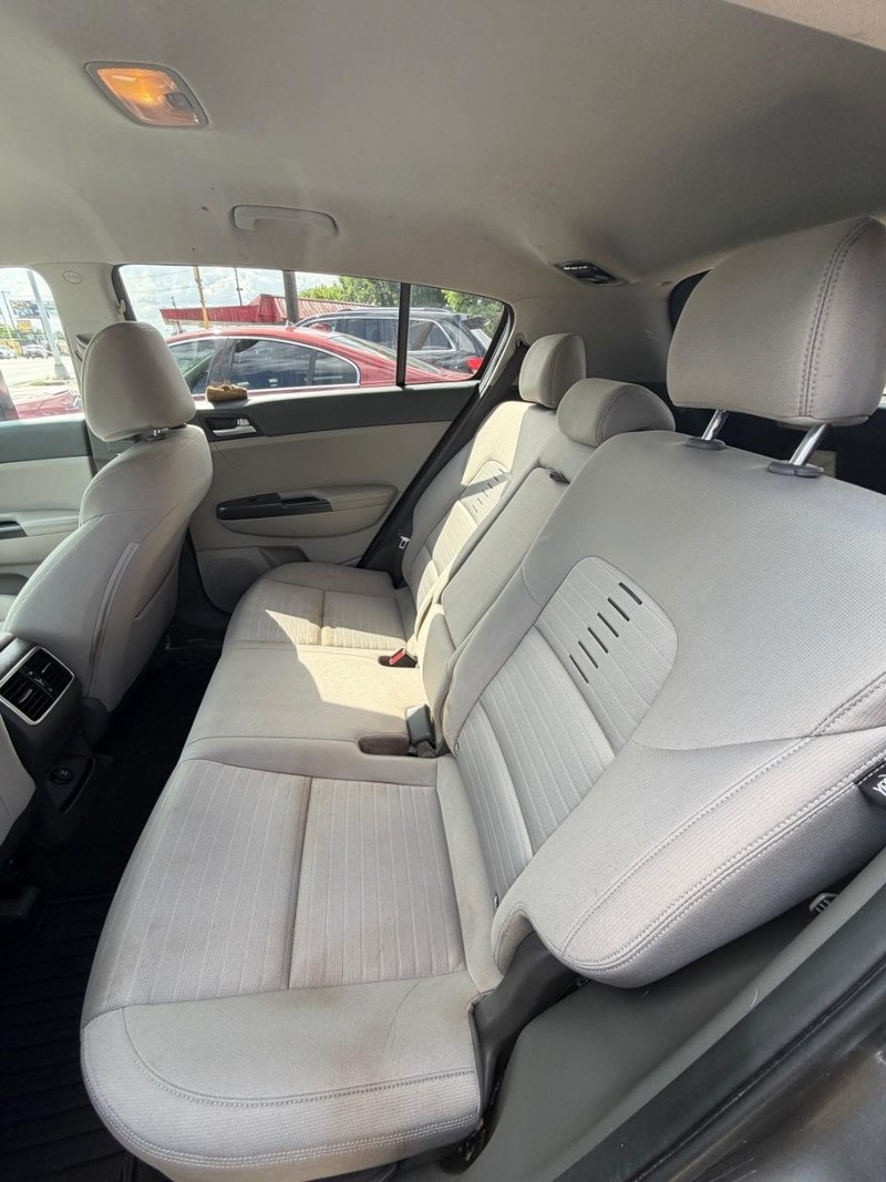 Kia Sportage Vehicle Image 09