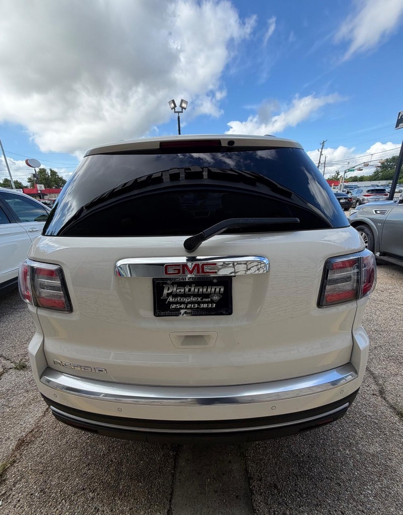 GMC Acadia Vehicle Image 06