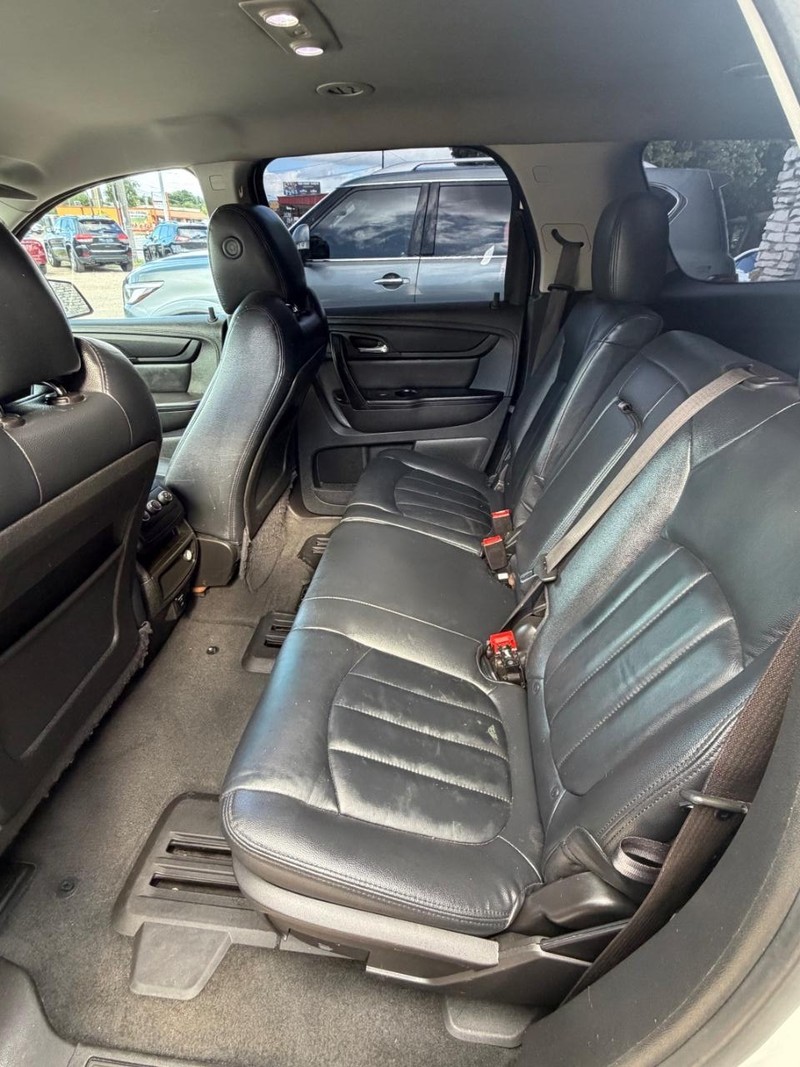 GMC Acadia Vehicle Image 08