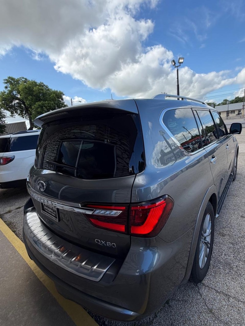 INFINITI QX80 Vehicle Image 04