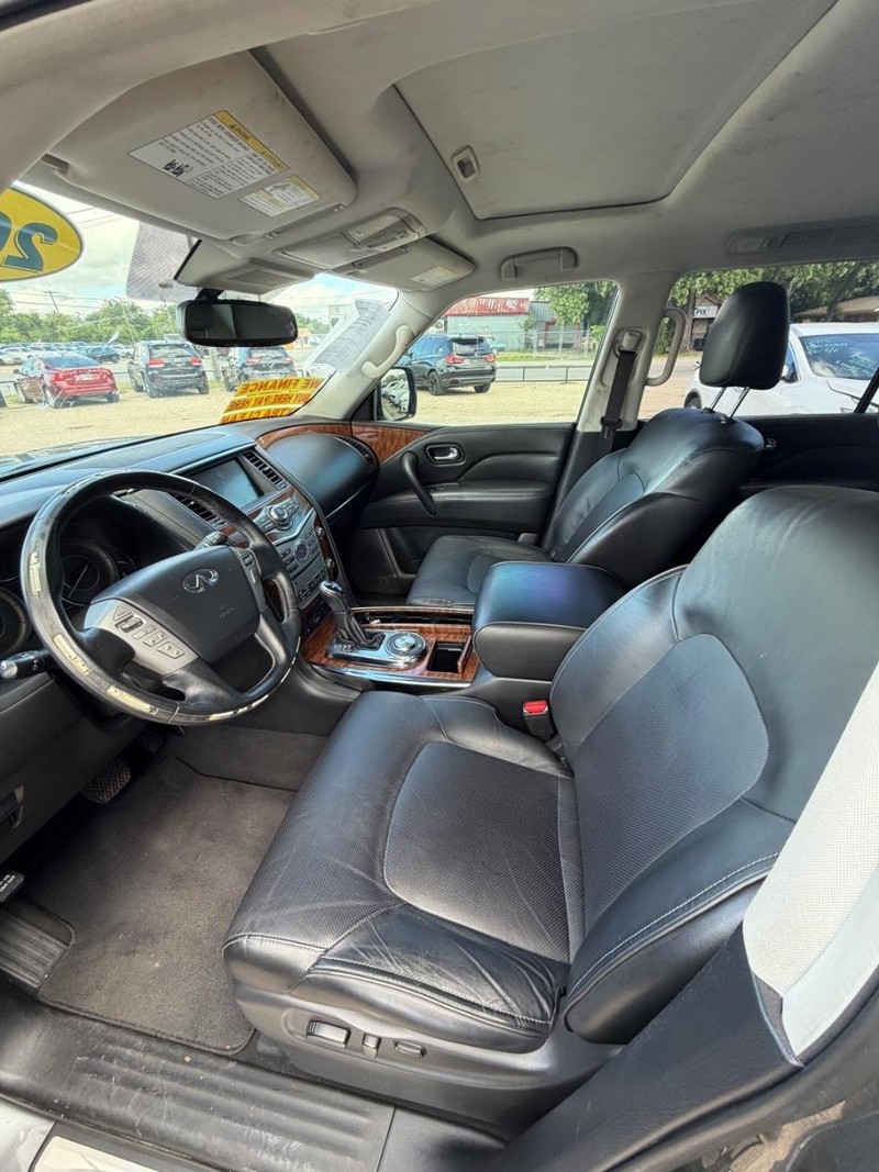 INFINITI QX80 Vehicle Image 06