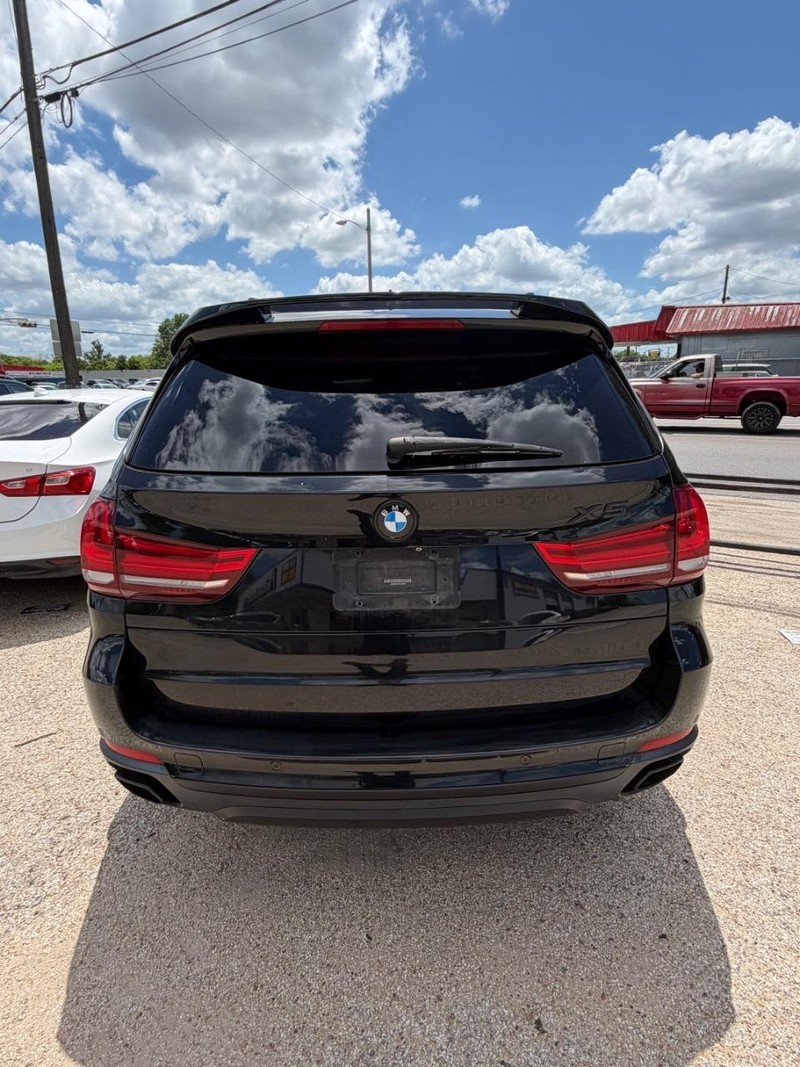 BMW X5 Vehicle Image 04