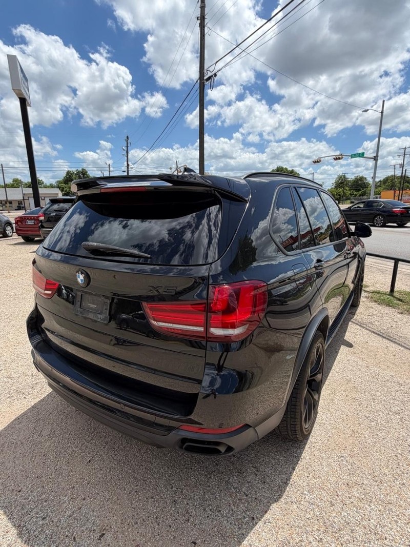 BMW X5 Vehicle Image 05