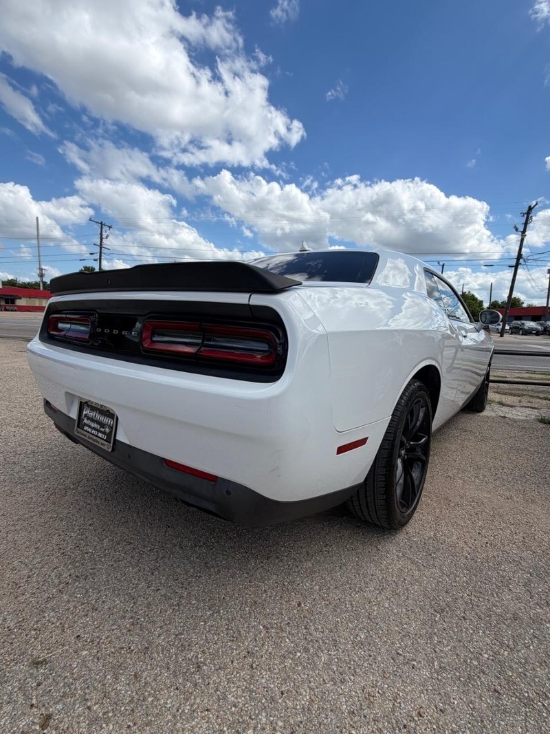 Dodge Challenger Vehicle Image 03