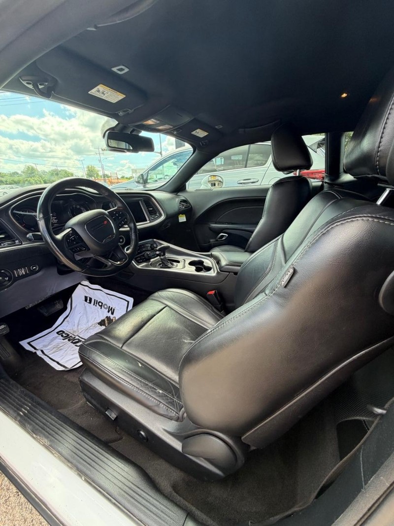 Dodge Challenger Vehicle Image 04
