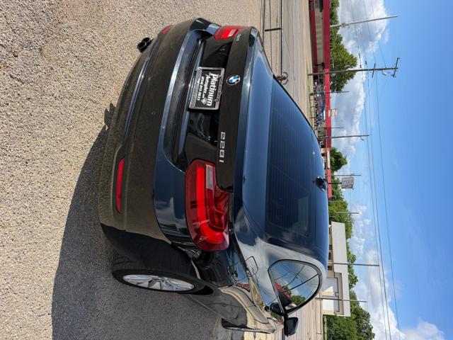 BMW 228i xDrive Vehicle Full-screen Gallery Image 12