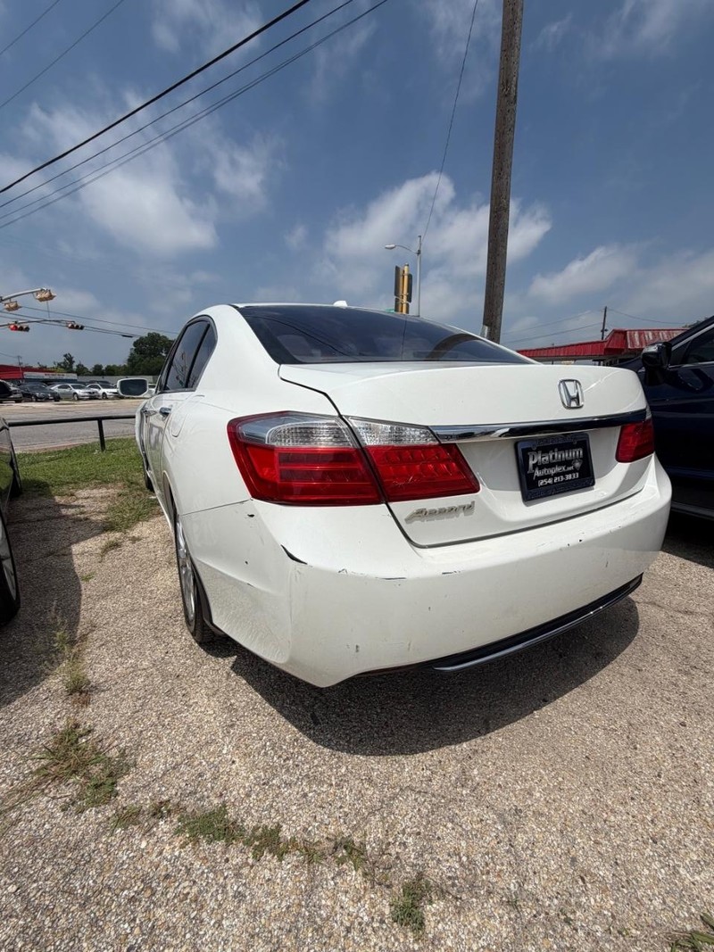 Honda Accord Sedan Vehicle Image 04