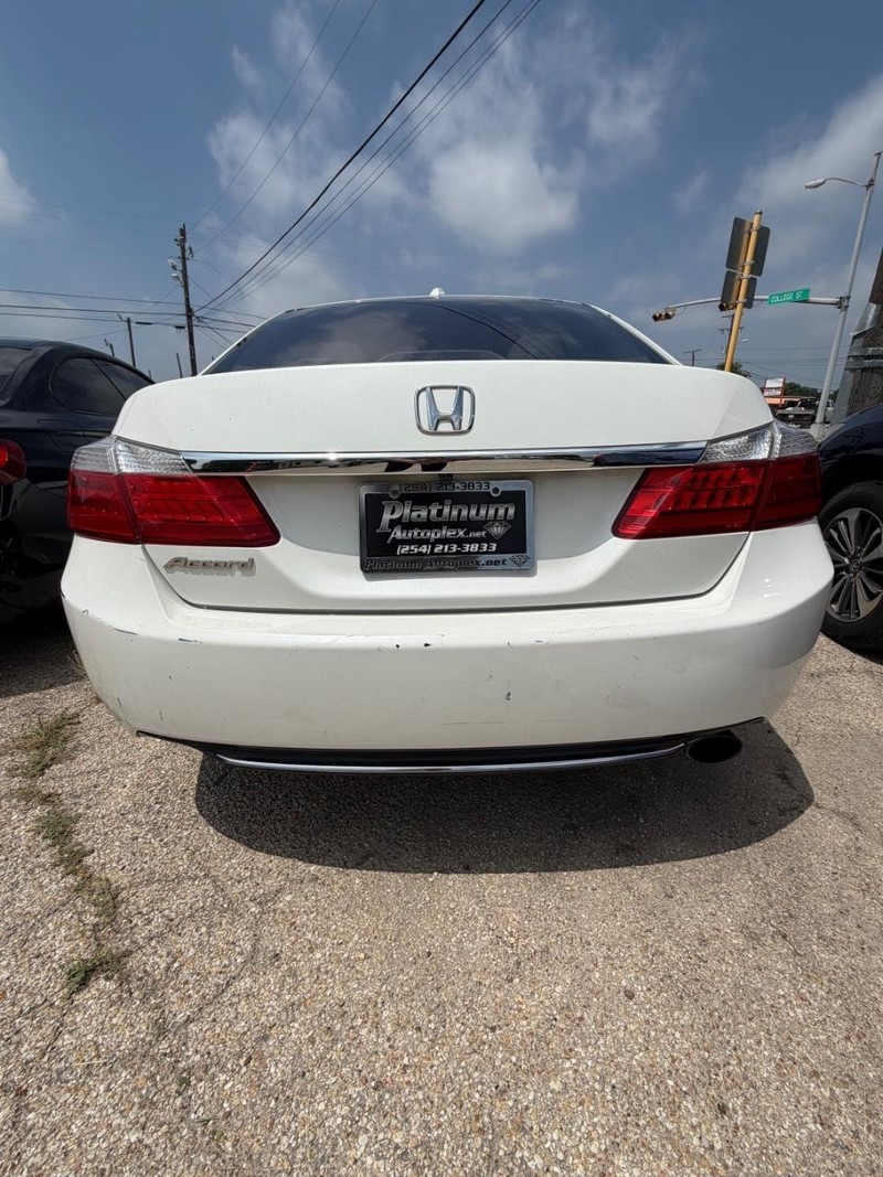 Honda Accord Sedan Vehicle Image 05