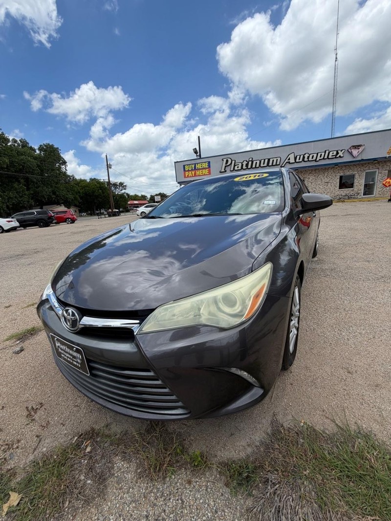 Toyota Camry Vehicle Image 03