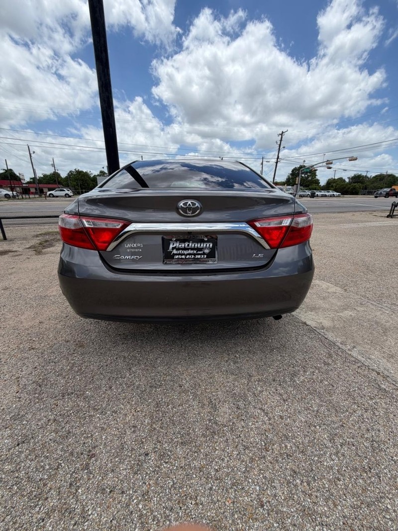 Toyota Camry Vehicle Image 05
