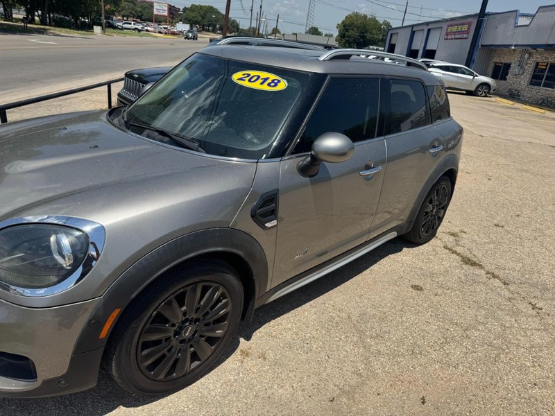 MINI Countryman Vehicle Image 02