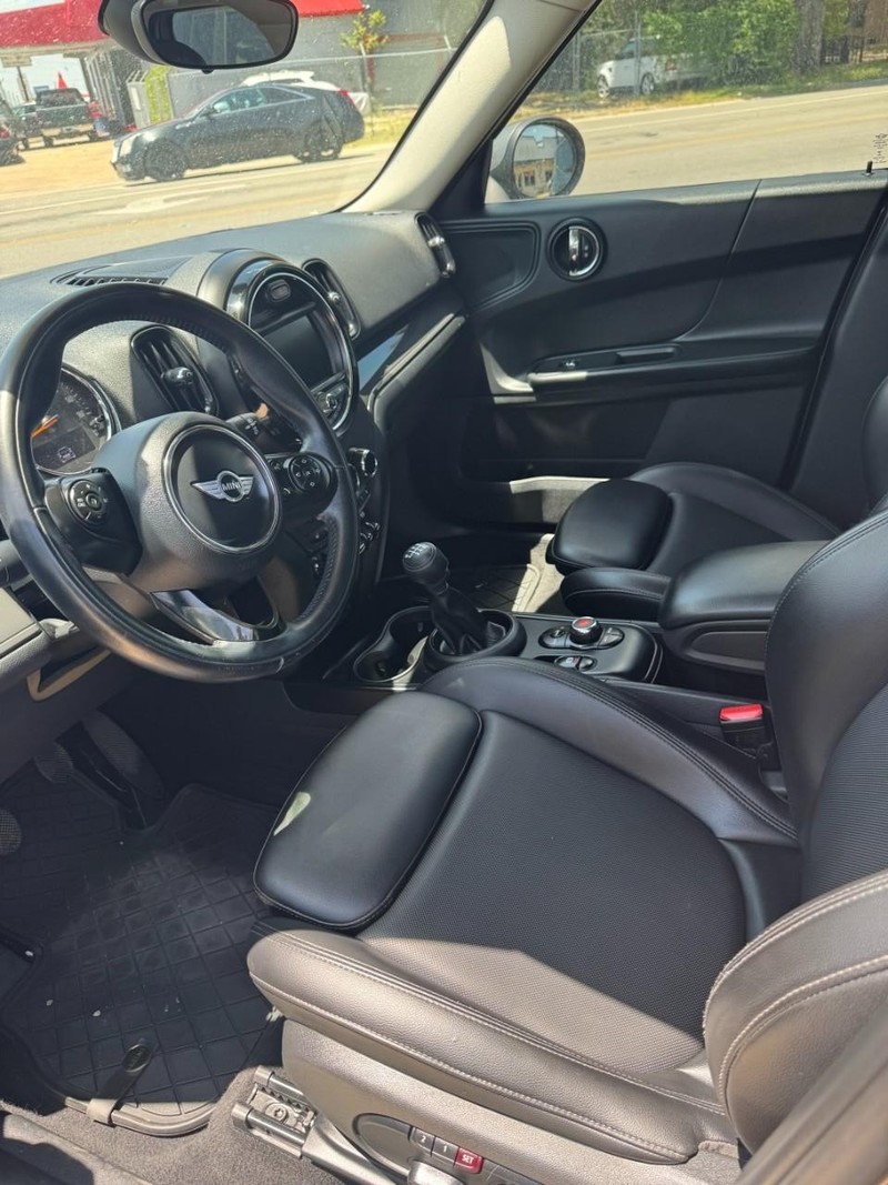 MINI Countryman Vehicle Image 04
