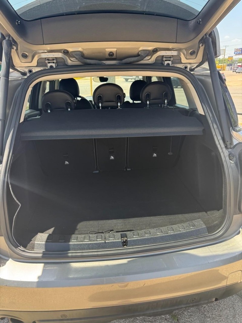 MINI Countryman Vehicle Image 05