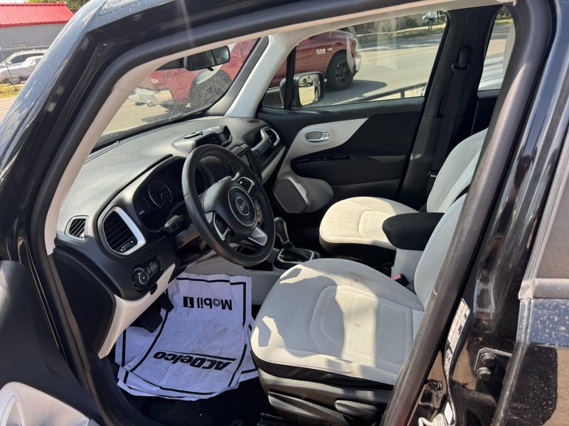 Jeep Renegade Vehicle Image 03