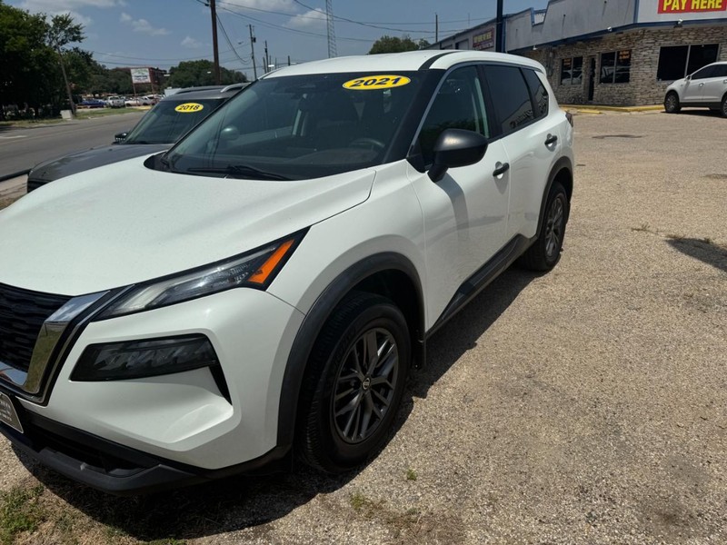 Nissan Rogue Vehicle Image 02