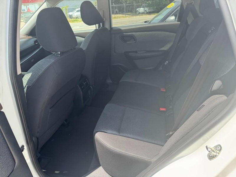 Nissan Rogue Vehicle Image 04