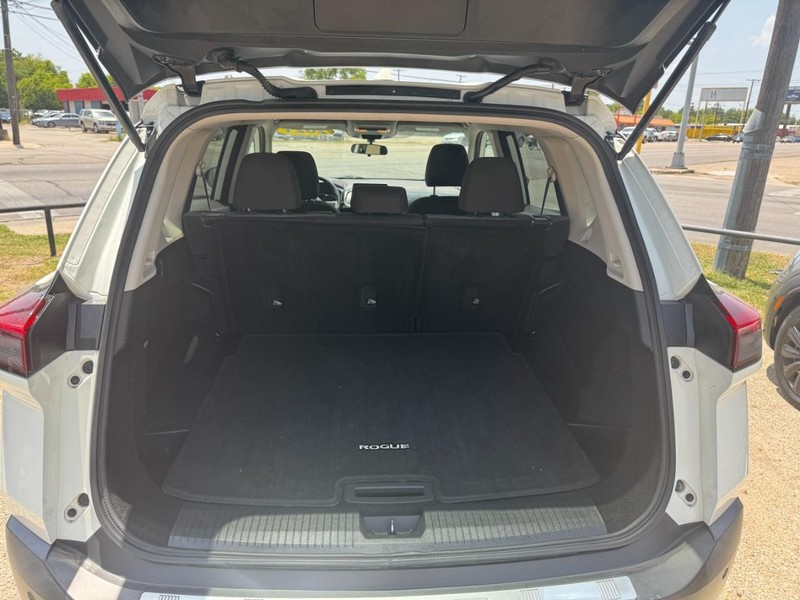Nissan Rogue Vehicle Image 05