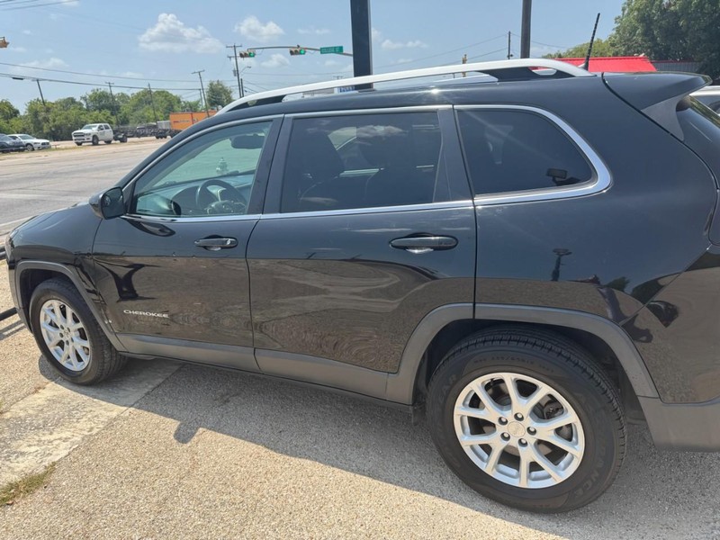 Jeep Cherokee Vehicle Image 02