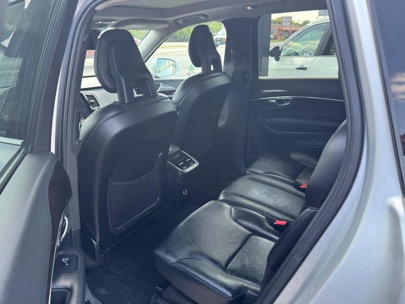 Volvo XC90 Vehicle Image 03