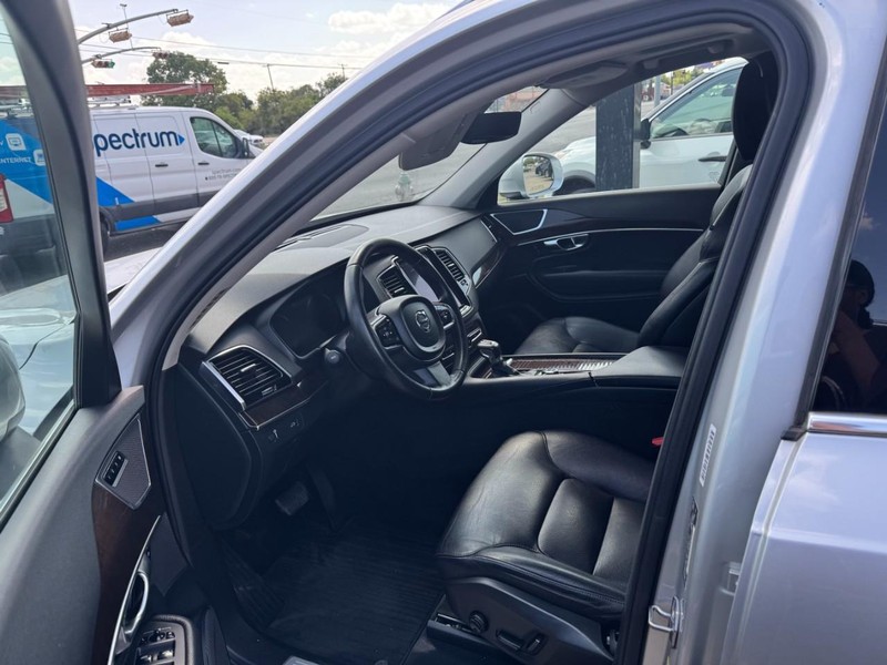 Volvo XC90 Vehicle Image 04