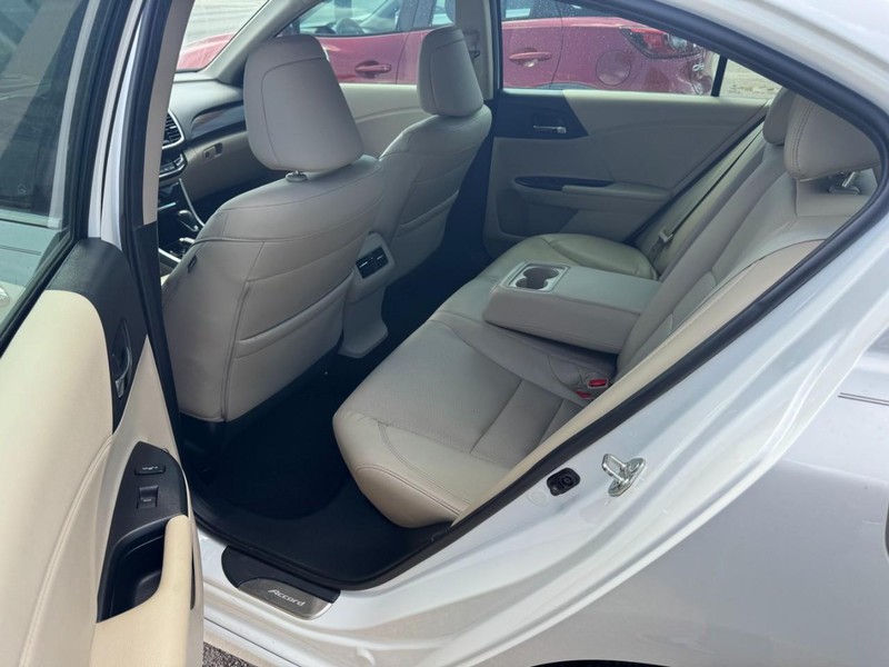 Honda Accord Sedan Vehicle Image 04