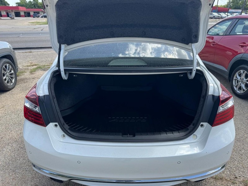 Honda Accord Sedan Vehicle Image 05