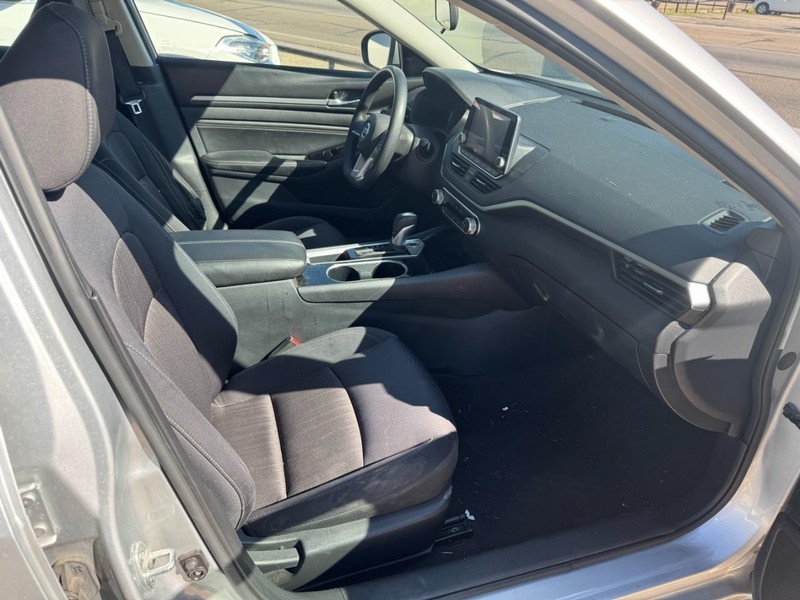 Nissan Altima Vehicle Image 03