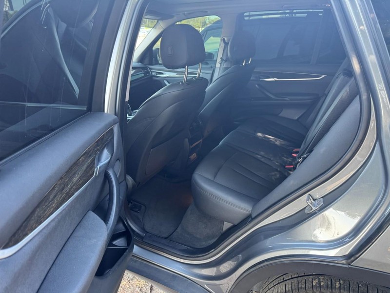 BMW X5 Vehicle Image 04