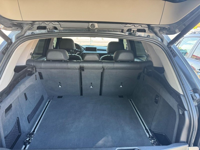 BMW X5 Vehicle Image 06
