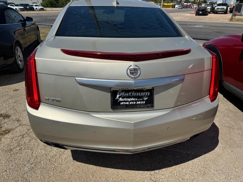 Cadillac XTS Vehicle Image 05