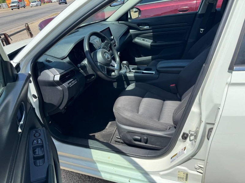 Nissan Altima Vehicle Image 03