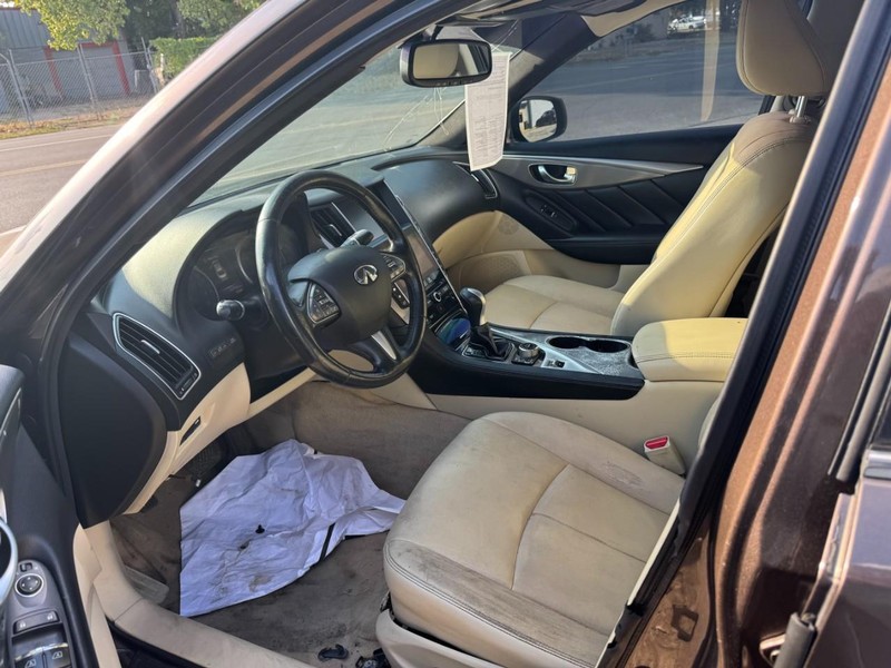 INFINITI Q50 Vehicle Full-screen Gallery Image 03