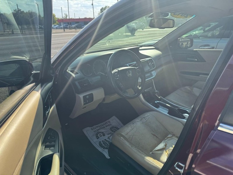 Honda Accord Sedan Vehicle Full-screen Gallery Image 03