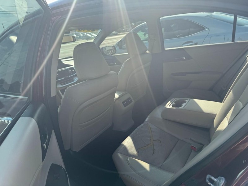 Honda Accord Sedan Vehicle Full-screen Gallery Image 04
