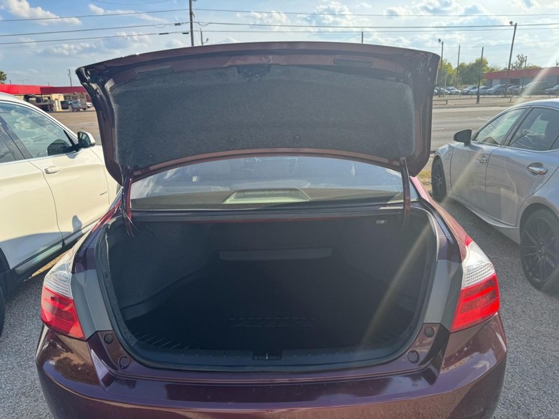 Honda Accord Sedan Vehicle Full-screen Gallery Image 05