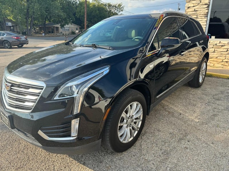 Cadillac XT5 Vehicle Full-screen Gallery Image 02