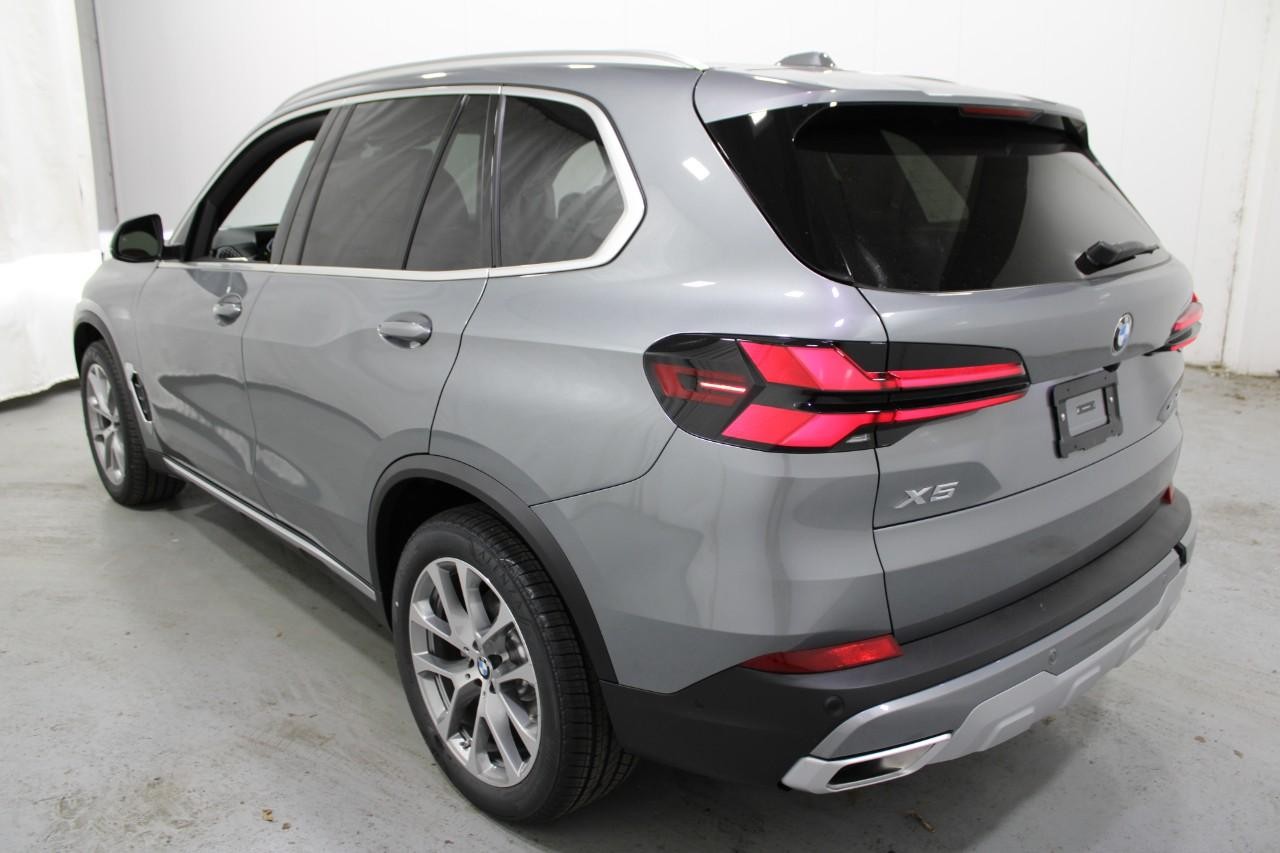 BMW X5 Vehicle Full-screen Gallery Image 3