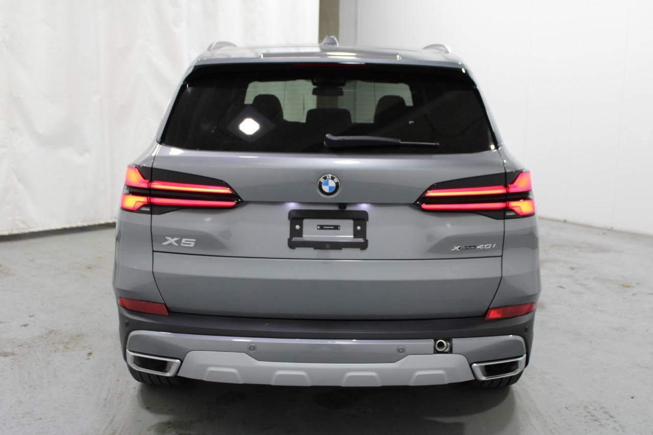 BMW X5 Vehicle Full-screen Gallery Image 10