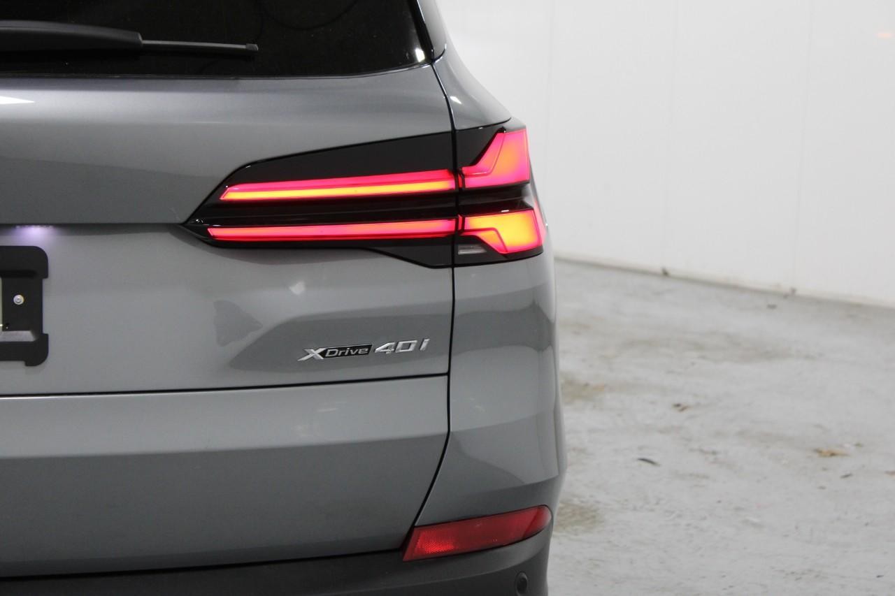 BMW X5 Vehicle Full-screen Gallery Image 12