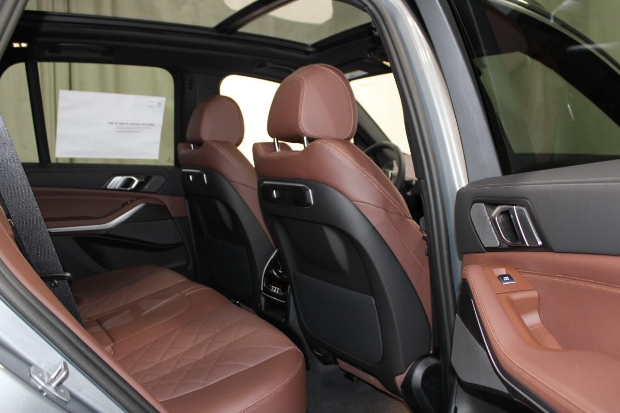 BMW X5 Vehicle Full-screen Gallery Image 13