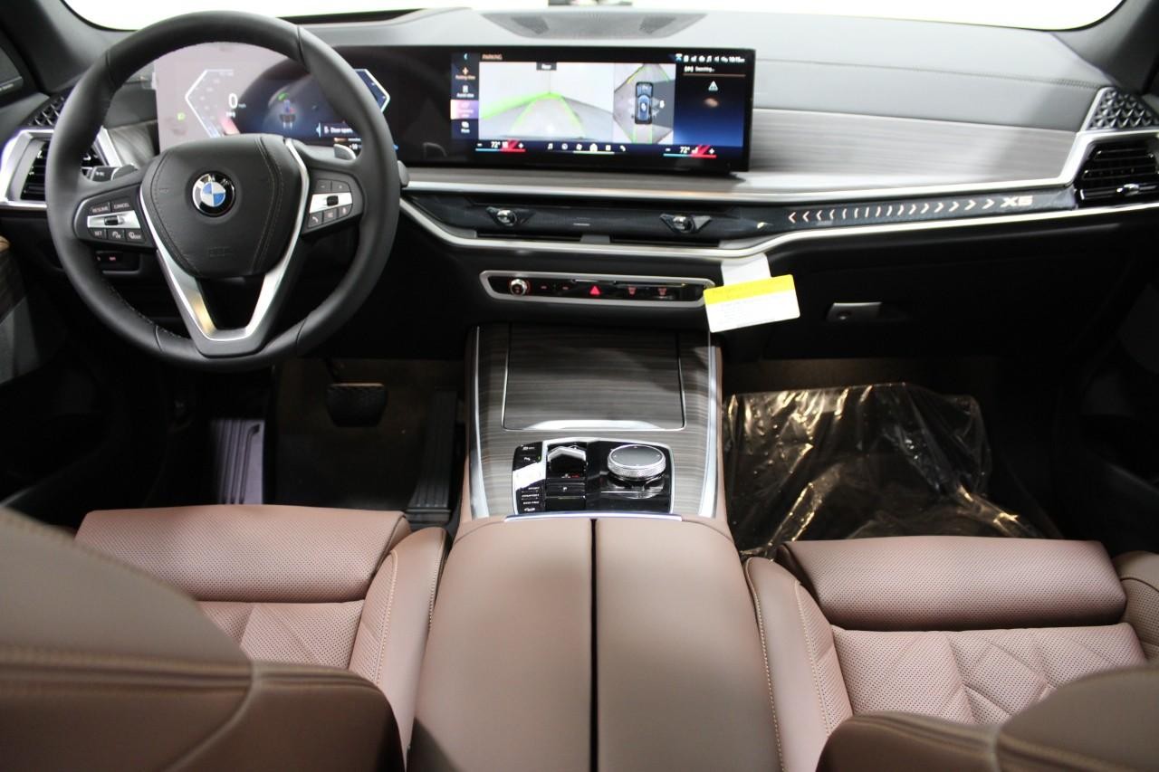 BMW X5 Vehicle Full-screen Gallery Image 14