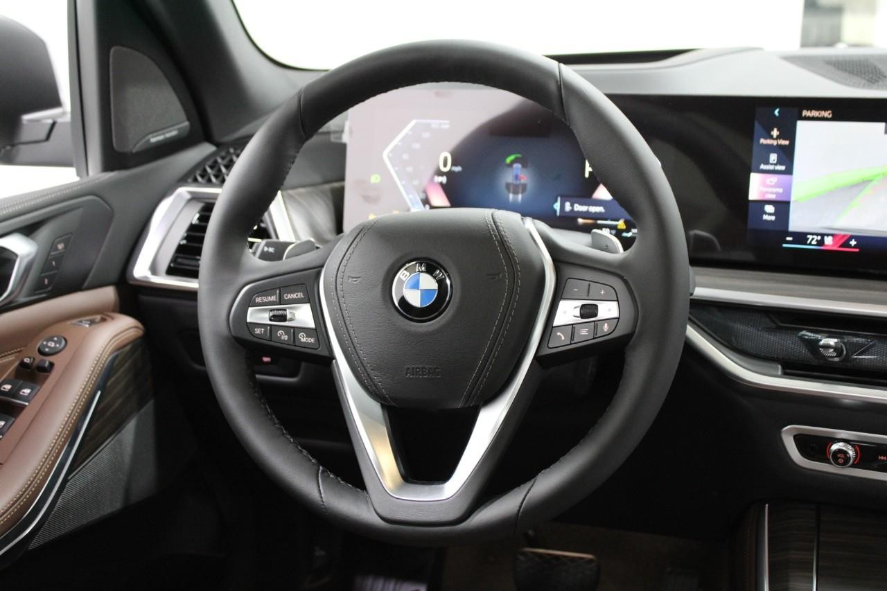BMW X5 Vehicle Full-screen Gallery Image 15