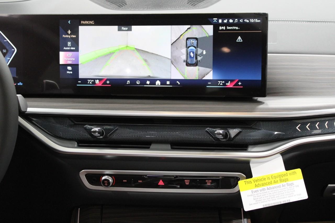 BMW X5 Vehicle Full-screen Gallery Image 16