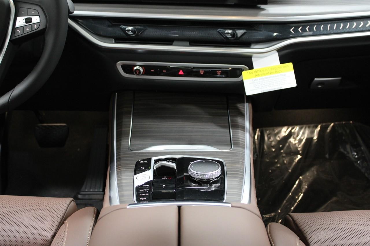 BMW X5 Vehicle Full-screen Gallery Image 17