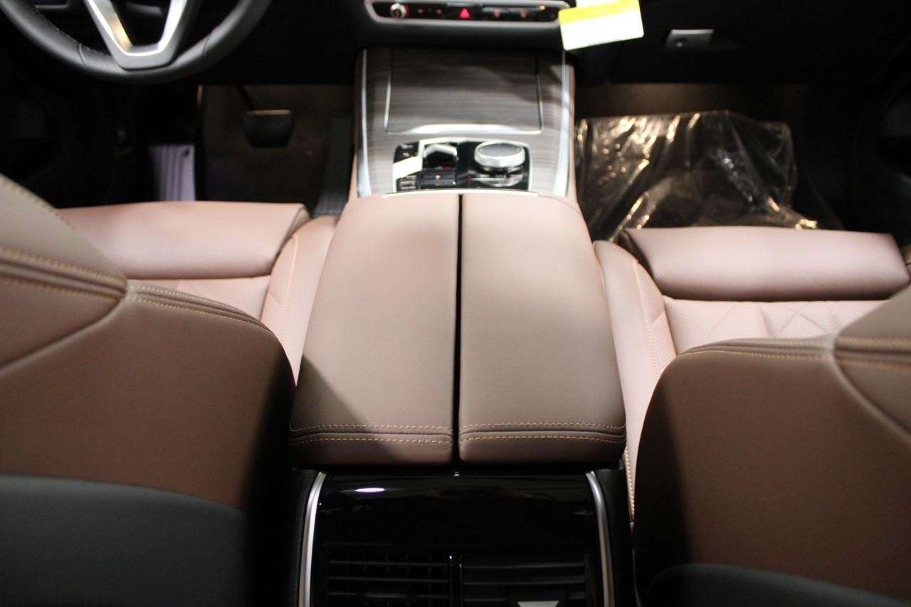 BMW X5 Vehicle Full-screen Gallery Image 18