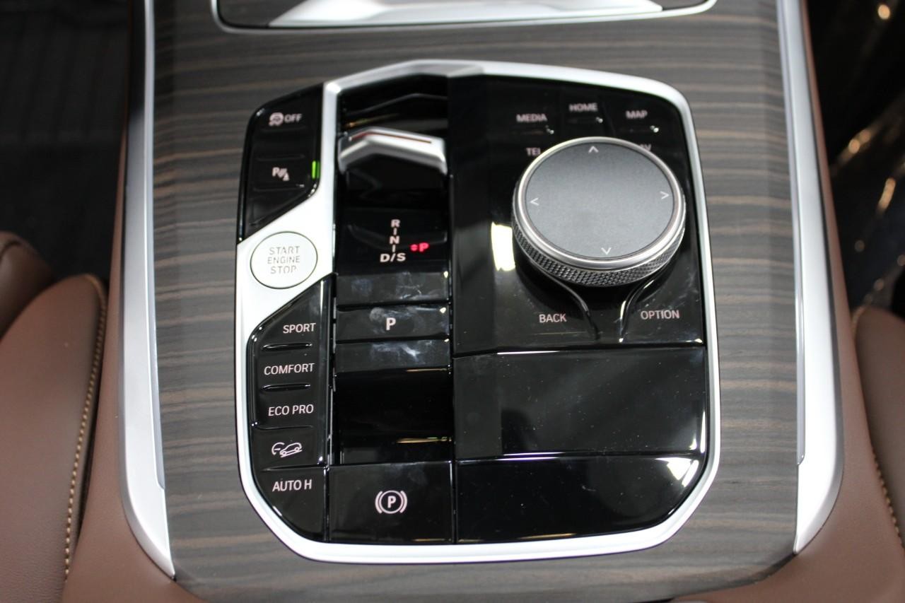 BMW X5 Vehicle Full-screen Gallery Image 20