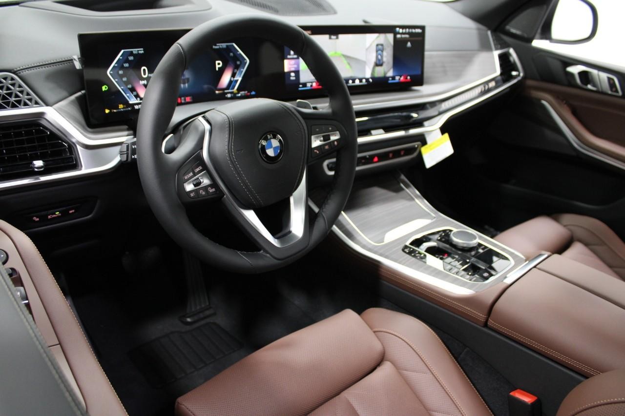 BMW X5 Vehicle Full-screen Gallery Image 22